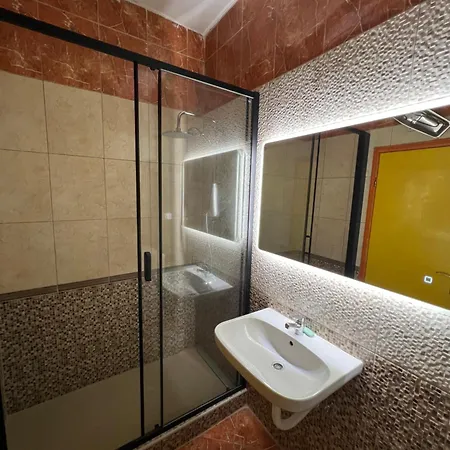 Amazon Center אכסניה פודגוריצה